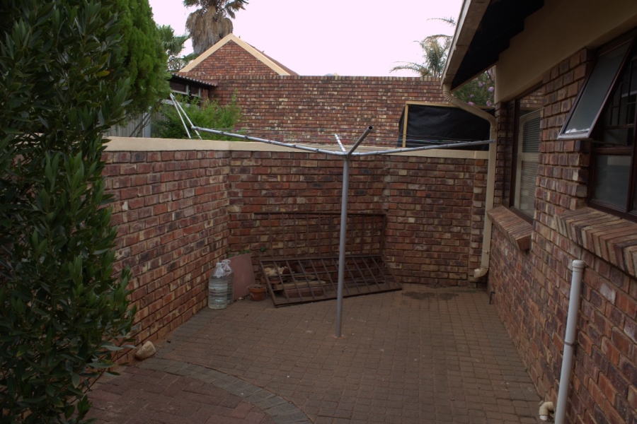 2 Bedroom Property for Sale in Langenhovenpark Free State